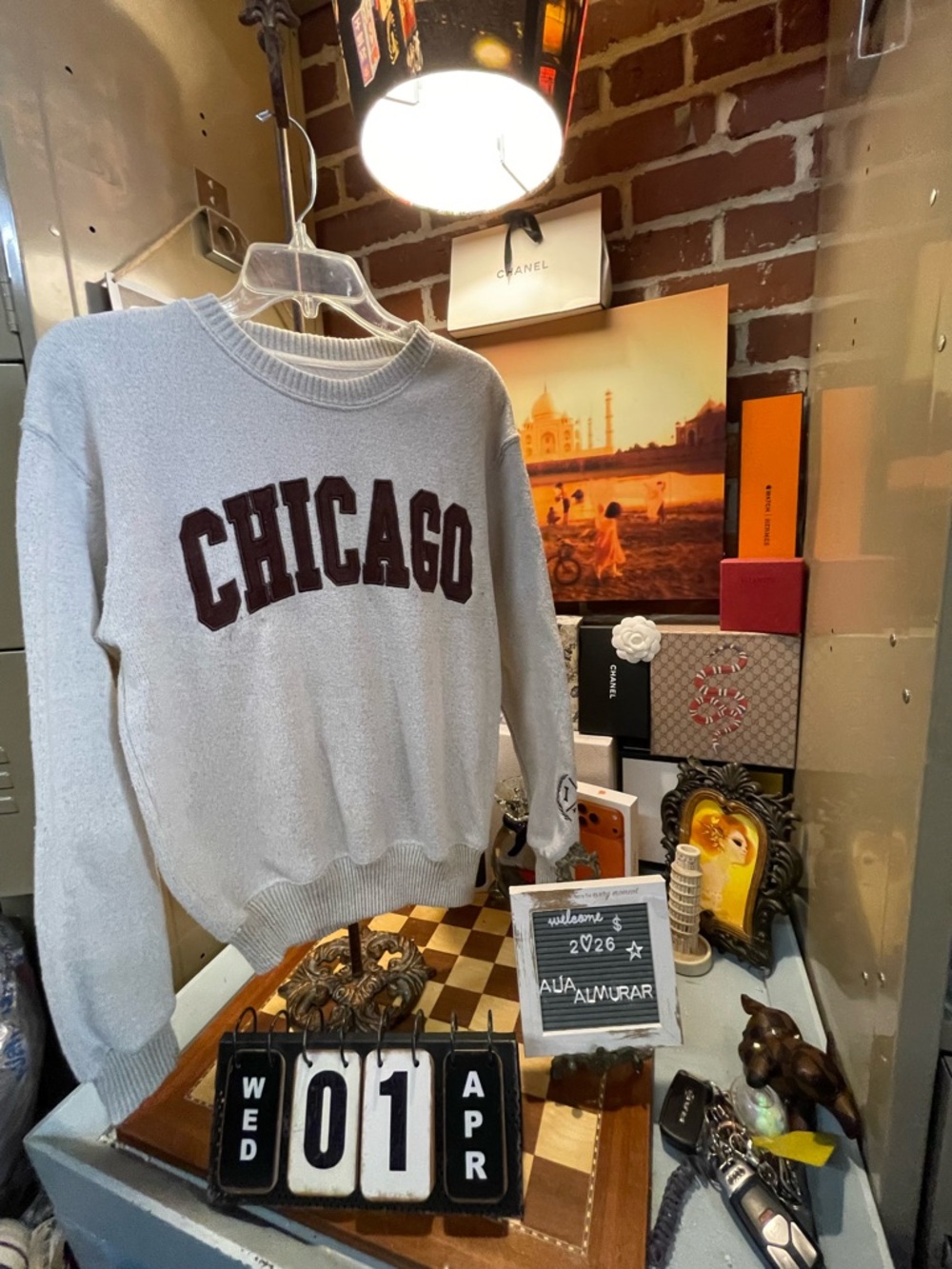 New York Popular Chicago Sweatshirt Men's Size small Embroidered Brown Cream